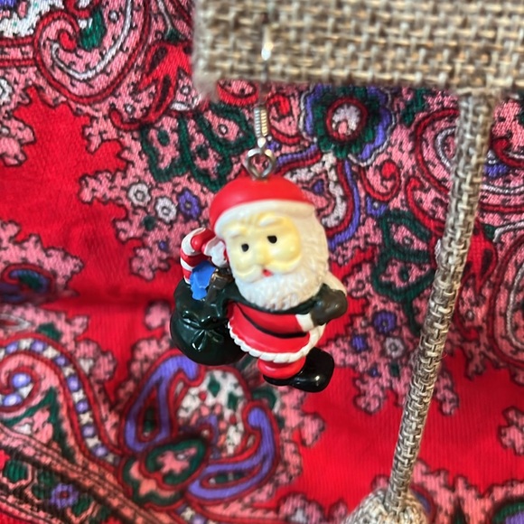 Santa earrings in shepherd hooks, really cute! - Picture 2 of 5